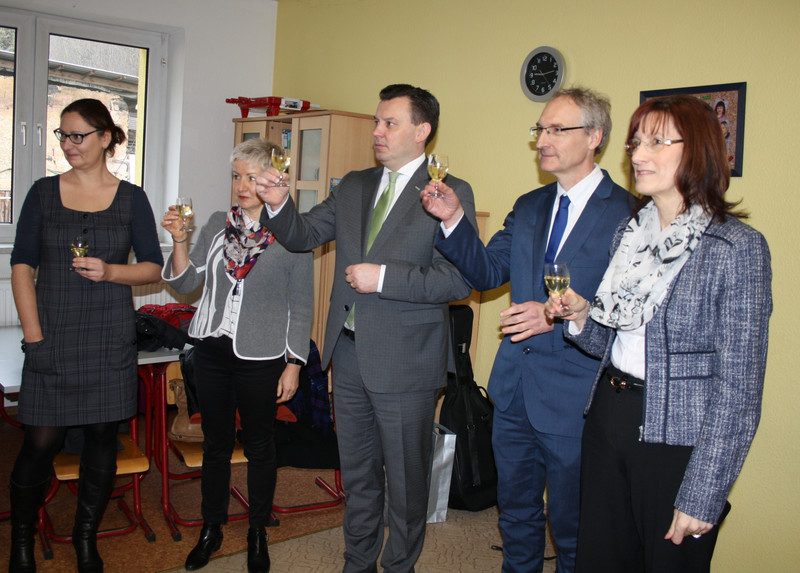 Kindertagesstätte "Kinderland am Friedrichsberg" in Wimmelburg: ein Glas Sekt auf die positive Umsetzung des Bauprojektes!