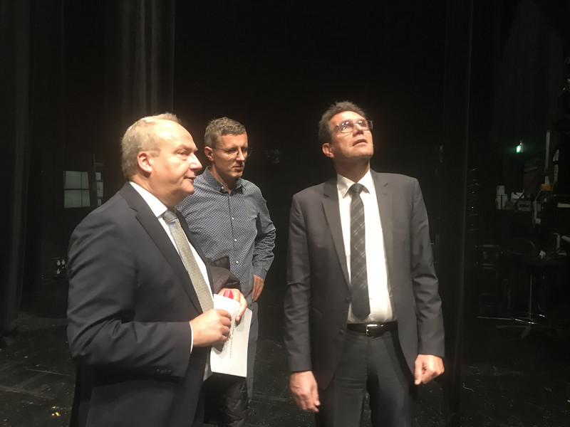 Theaterbesichtigung mit Stendals stellvertretendem Oberbürgermeister Axel Kleefeldt, Technischem Direktor Andreas Lerch, Finanzstaatssekretär Rüdiger Malter